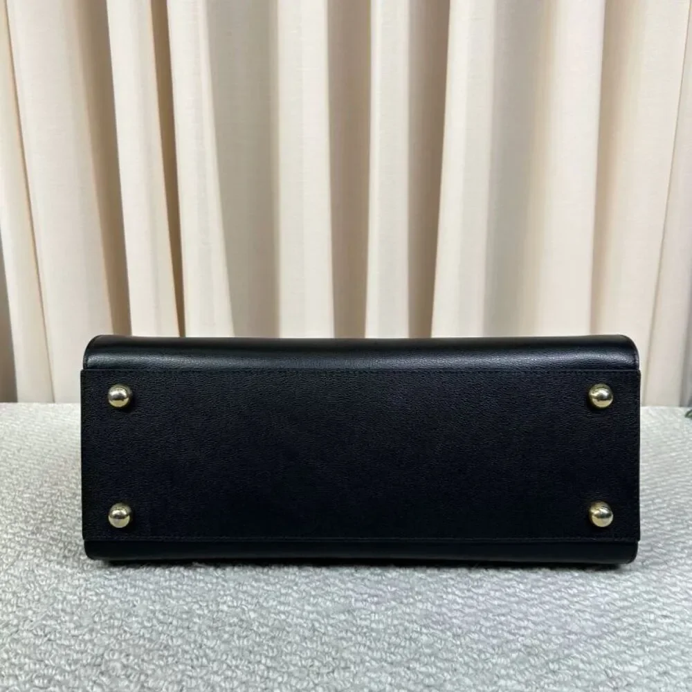 Burberry Women Pre-Loved Bag Very Good Condition - Picture 2 of 4